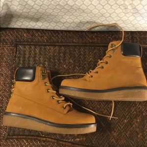 NWOT Tan mia boots 6